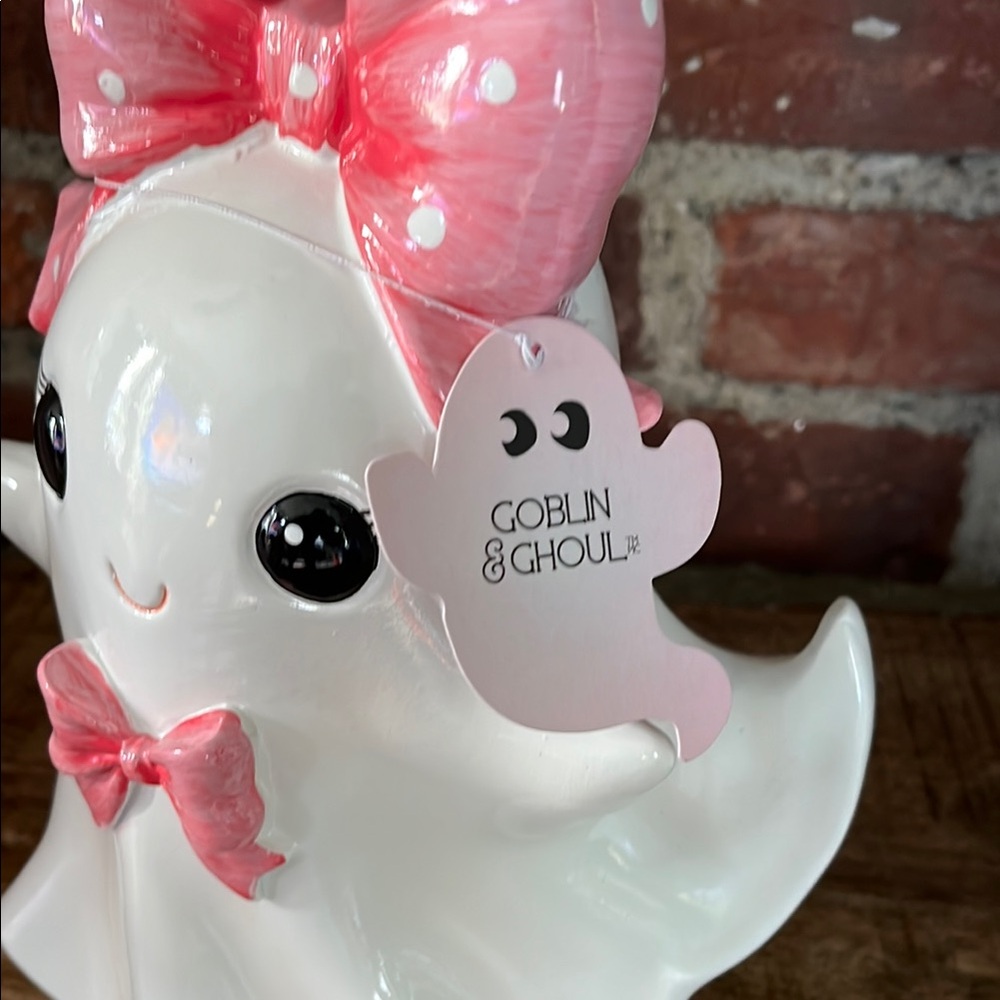 Cute Ghost Figurines with Bows - Picture 2 of 8